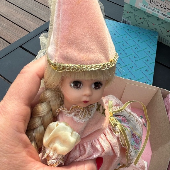 Madame Alexander Rapunzel Princess Doll in box - Picture 5 of 7